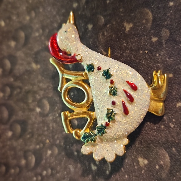 Goldtone Christmas Joy Duck Pin - Picture 1 of 3